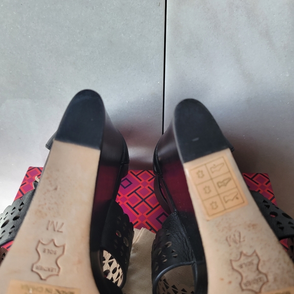 Tory Burch Perf Gladiator Wedge Sandle - Picture 4 of 7